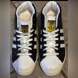 Adidas women 6.5 retro ankle boots . Black & white with gold logo on tongue.